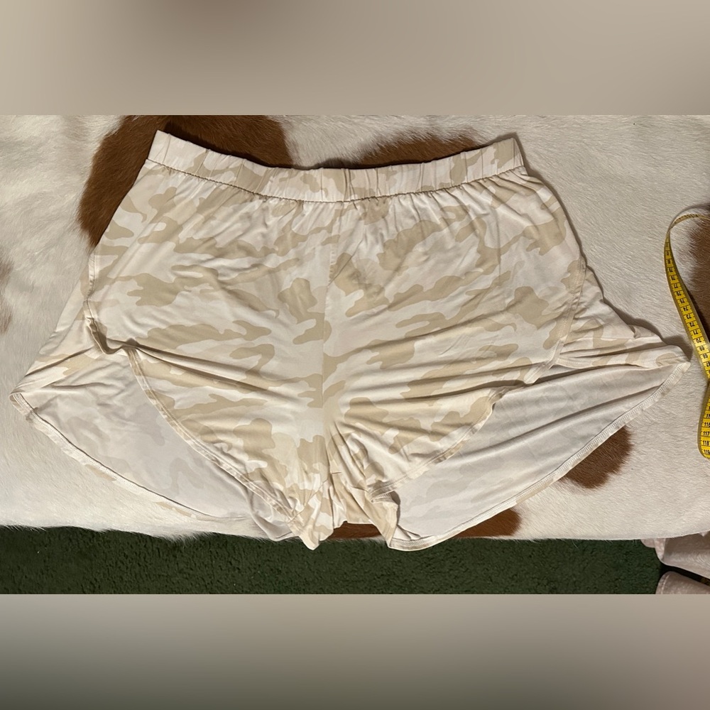 Old Navy Dream Sleep Shorts - Beige & White Camo, Size XL